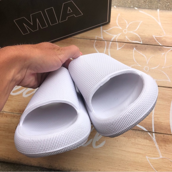 New MIA White Slide Sandals Size 9 - Picture 6 of 10